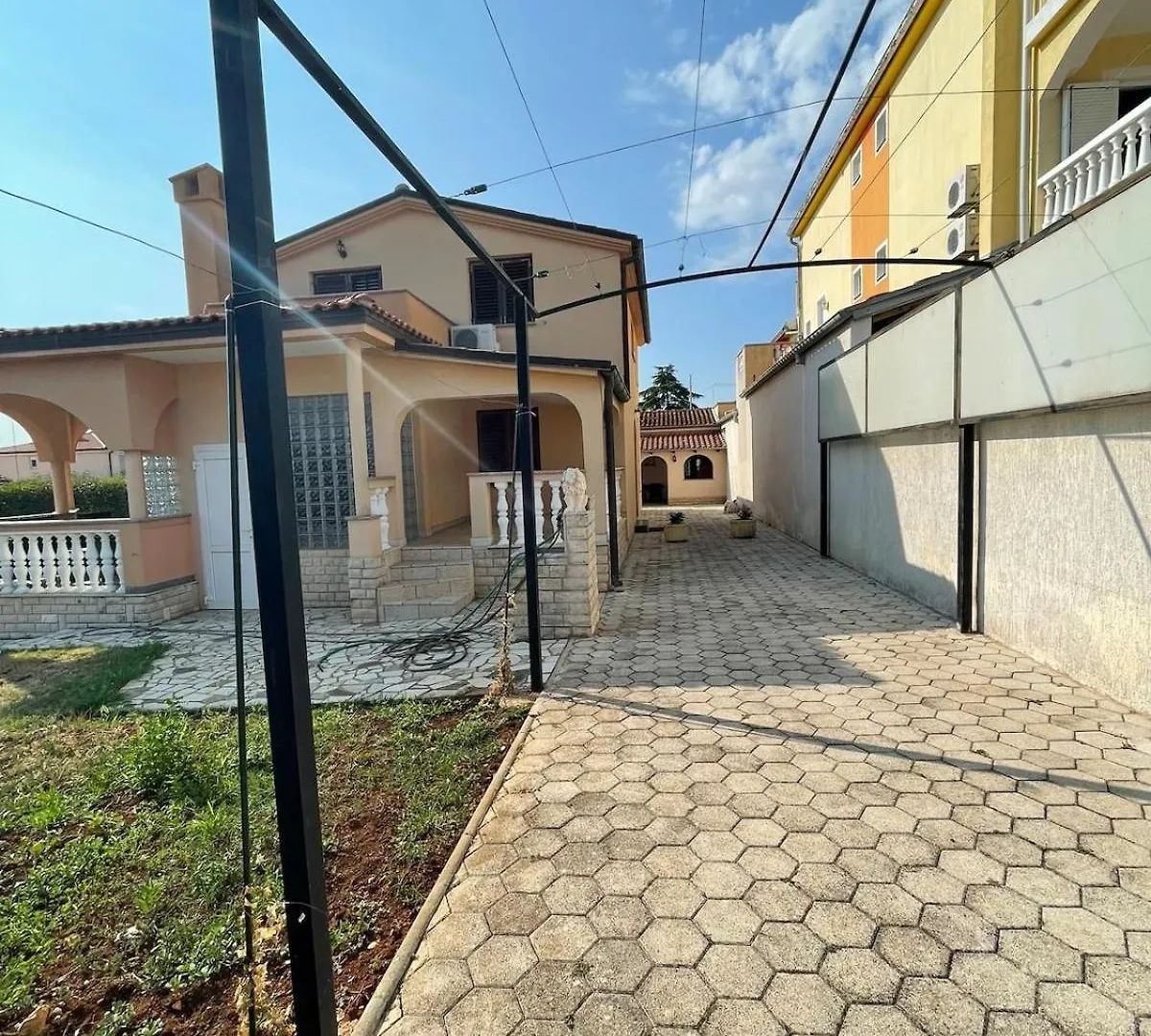 Sea Flat Gateway Apartment Peroj