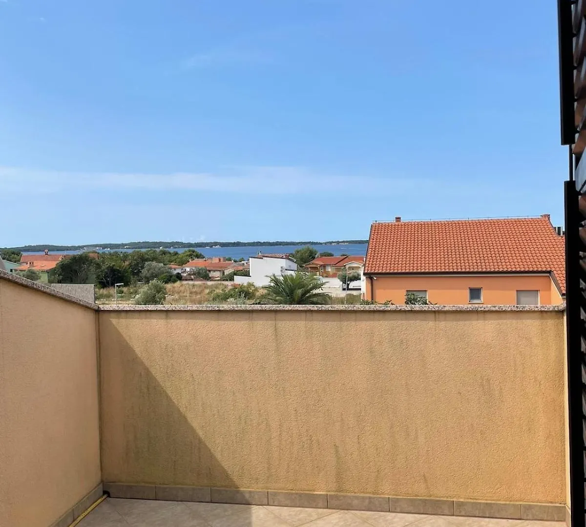 Sea Flat Gateway Apartment Peroj