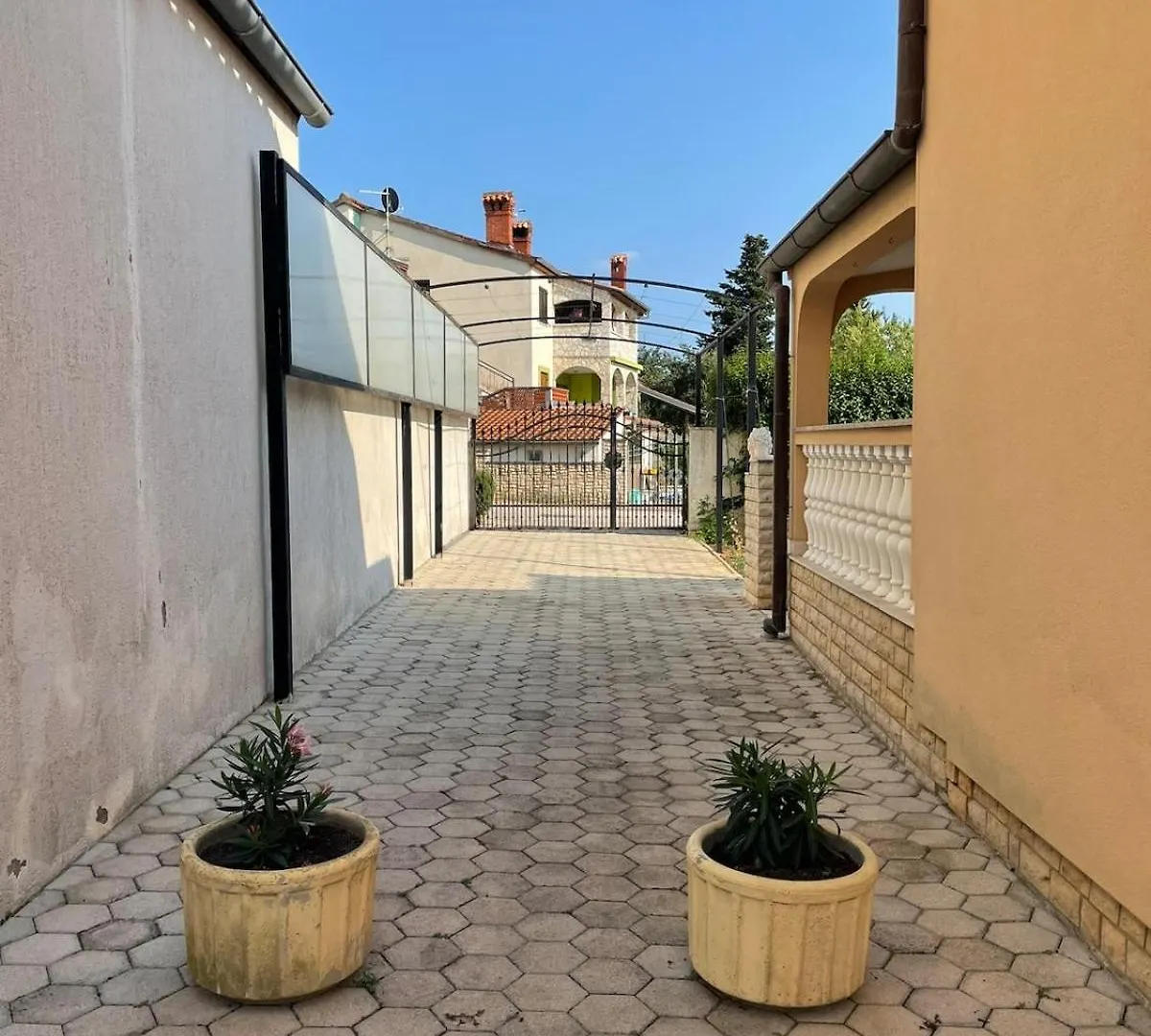 Sea Flat Gateway Apartment Peroj