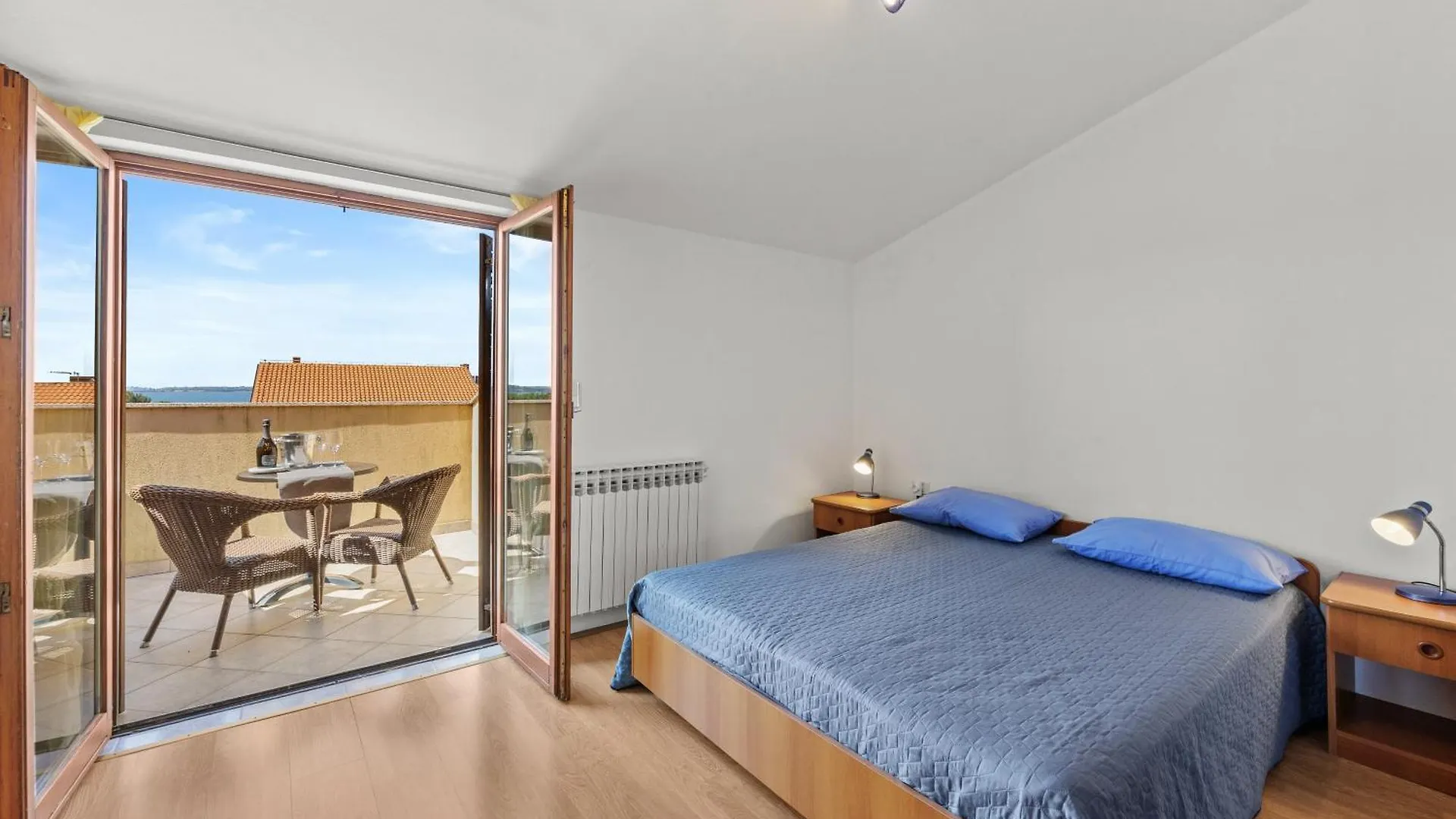 Sea Flat Gateway Apartment Peroj