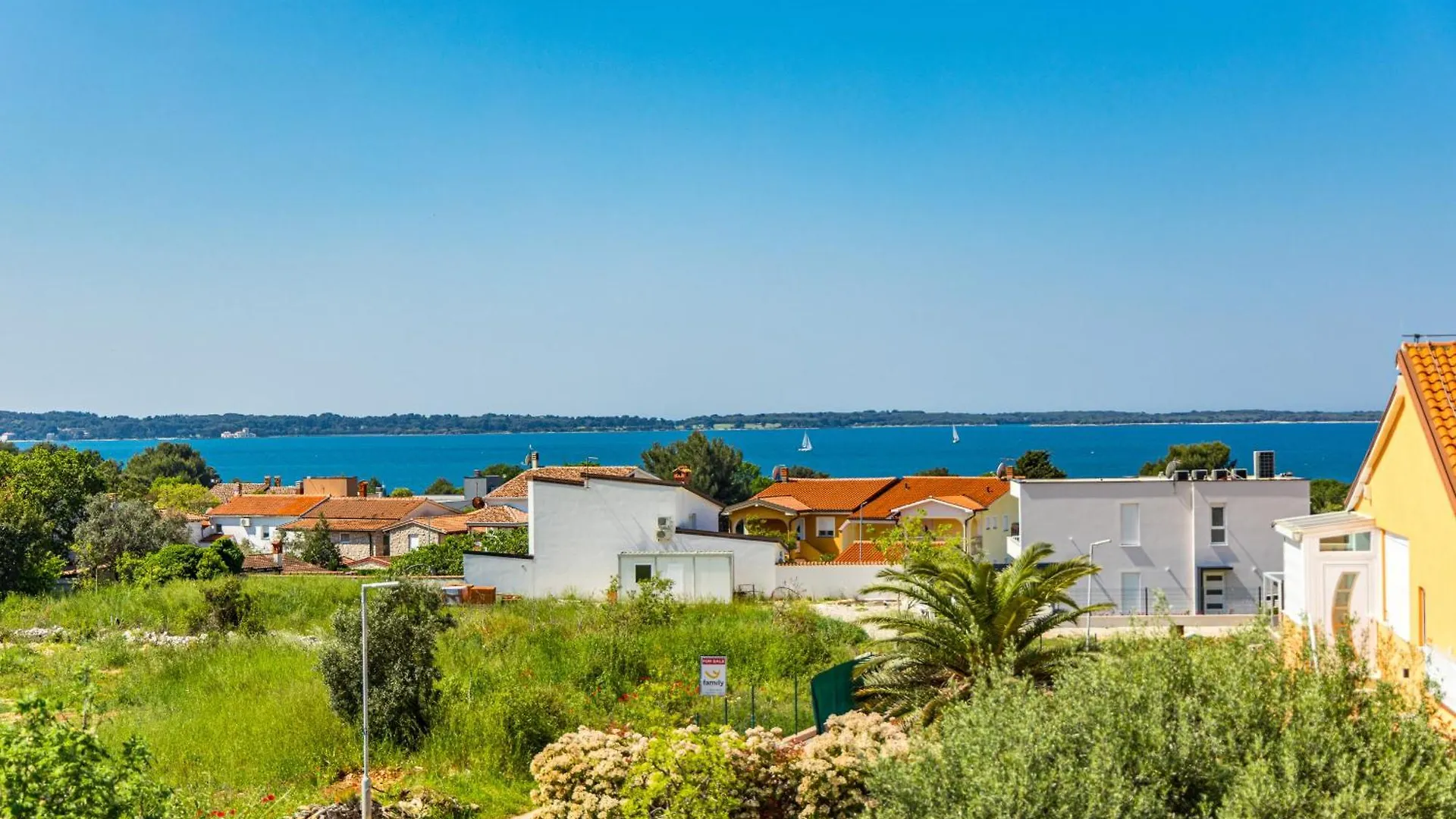 Sea Flat Gateway Apartment Peroj